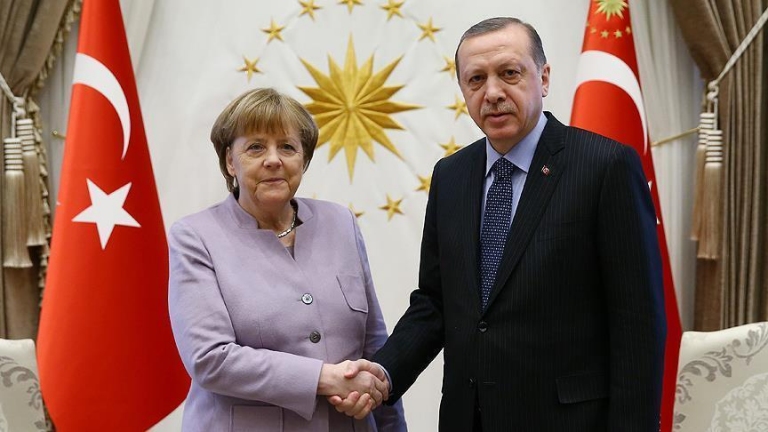117 ألف غادروا تركيا... وأردوغان يطالب ألمانيا بتقاسم أعباء اللاجئين