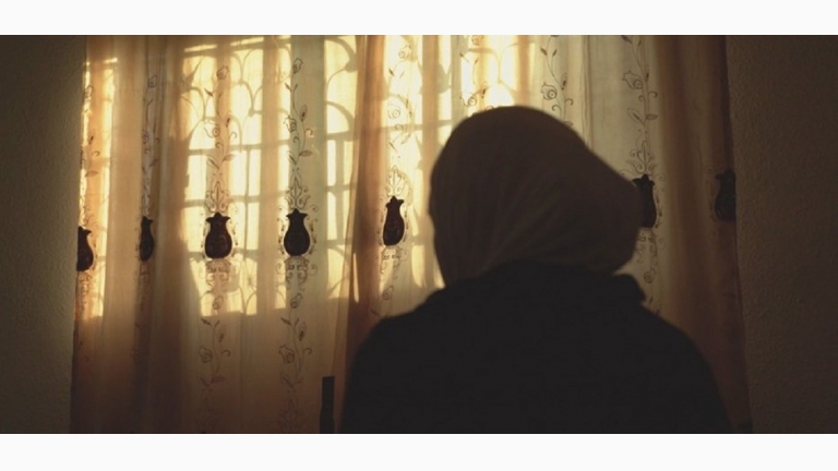 عائدة.. معتقلة سورية خرجت من السجن مدمنة!