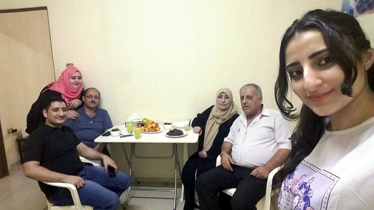 عائلة سوريّة في السعودية تتعرض للاحتيال بـ 10 آلاف دولار 