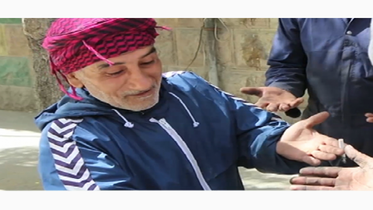عامل نظافة بحلب يبيع أساور زوجته ويوزع ثمنها على رفاقه