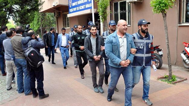 اعتقال 13 مهرباً سورياً في ولاية ازمير التركية