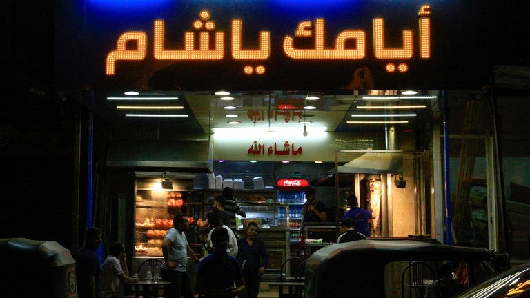 اعتقالات وإغلاق مطاعم ومحال السوريين في السودان