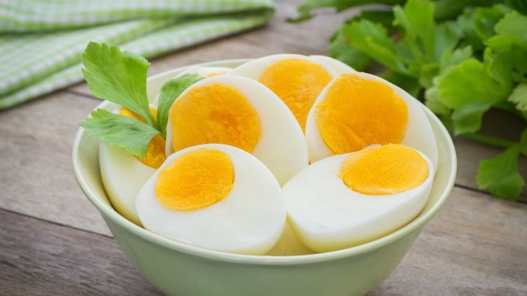 عليك بتناول البيض يومياً لهذه الأسباب المهمة!