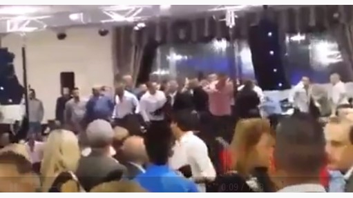 عراك معارضين ومؤيدين يفسد حفل علي الديك في استراليا