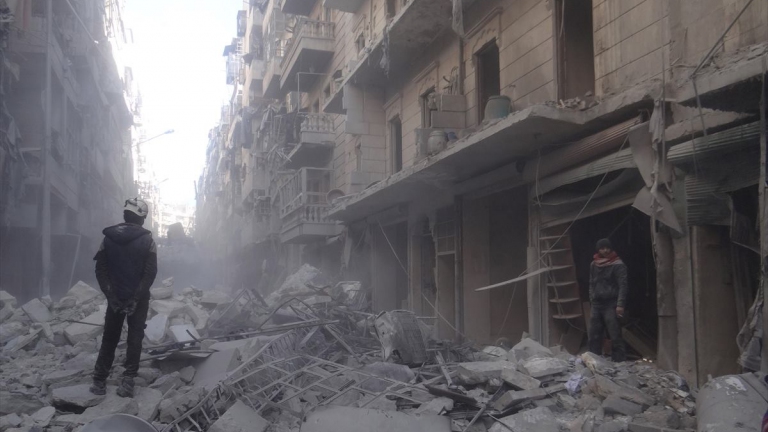 عشرات الضحايا المدنيين بقصف على حلب وإدلب