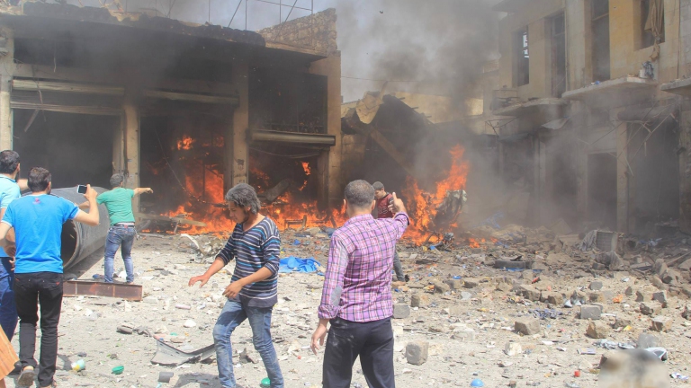 عشرات الضحايا باستهداف نازحين في حلب