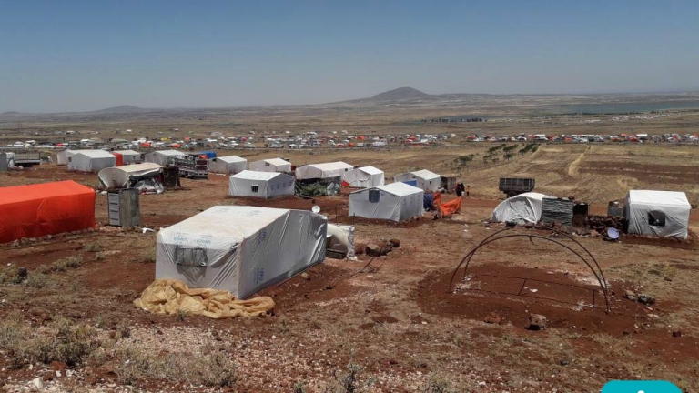 عشرات آلاف المدنيين يفرون من درعا إلى الحدود مع الجولان