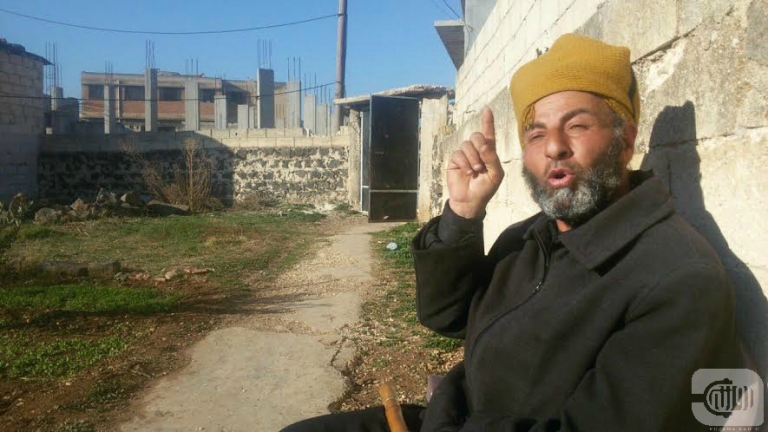 أبو عبدو يتجول في شوارع الحولة وينتقد كل شيء