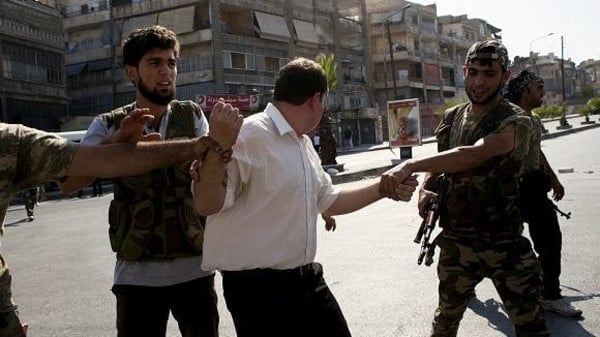 أبواب سرّية.. وسيقان مكسورة.. مفاتيح الهرب من 