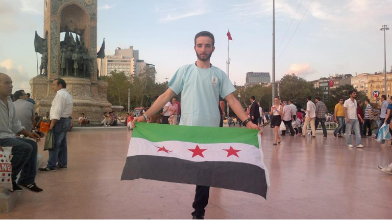 أحمد يبحث عن ساق جديدة