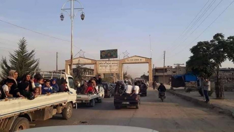 العملية العسكرية التركية تدفع آلاف المدنيين إلى النزوح 