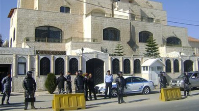 الأردن يطرد السفير السوري ويوافق على تعيين ممثل للائتلاف 