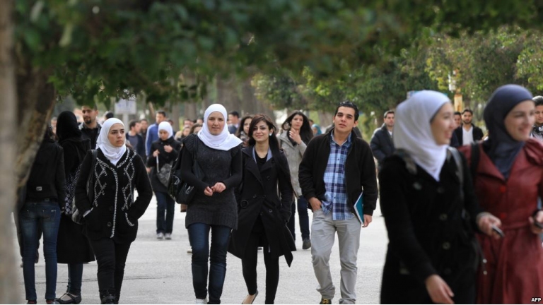 الأسد يرفض منح طلاب الجامعات 