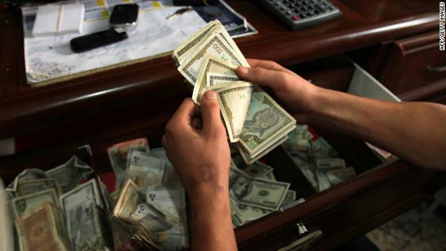 الأسد يصدر مرسوماً بمضاعفة ضريبة الدخل على تعويضات الموظفين