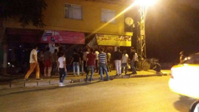 الأتراك يحرقون محال السوريين في أنقرة ويعتدون عليهم بالسكاكين