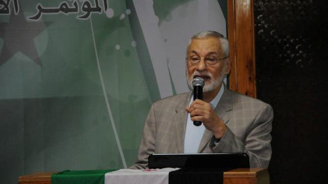 البيانوني يستقيل من الائتلاف اعتراضاً على تهنئة السيسي 