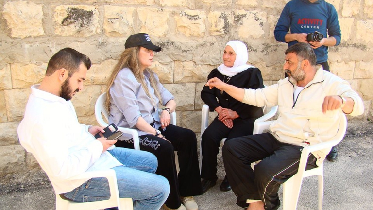 الفنانة رغدة.. مندوبة مبيعات في قرى الساحل