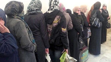 الإفراج عن معتقلات في سجون النظام 