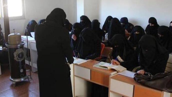 الفتيات في مناطق داعش.. الدراسة المستحيلة!