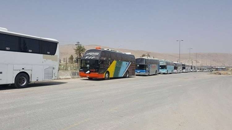 القلمون الشرقي.. خروج 2850 مدنياً ومقاتلاً باتجاه عفرين والتنف