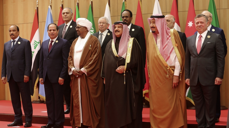القمة العربية تدعم الحل في سوريا وفق جنيف1