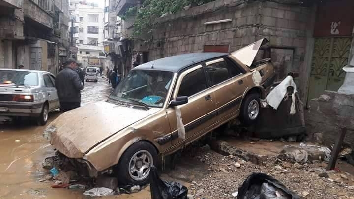 المارة والسيارات والحجر… أضرار مادية كبيرة إثر سيول جارفة في دمشق