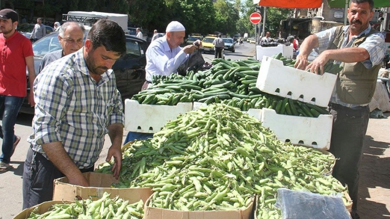 المونة في أوله والعيد في آخره..آب يشتعل بمصاريفه