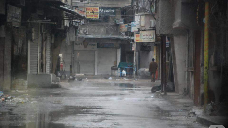 النظام والمعارضة يحاصران اليرموك مع اشتداد المعارك داخله