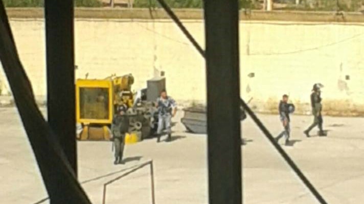 النظام يفرج عن معتقلين من سجن حماة.. والاستعصاء متواصل