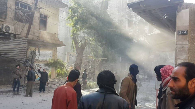 النظام يكثف من قصفه على الغوطة وصواريخ علوش ترهب سكان دمشق واللاذقية