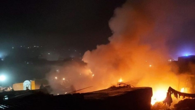 النيران تلتهم خيام النازحين في إدلب... والأمم المتحدة: الأوضاع مأساوية