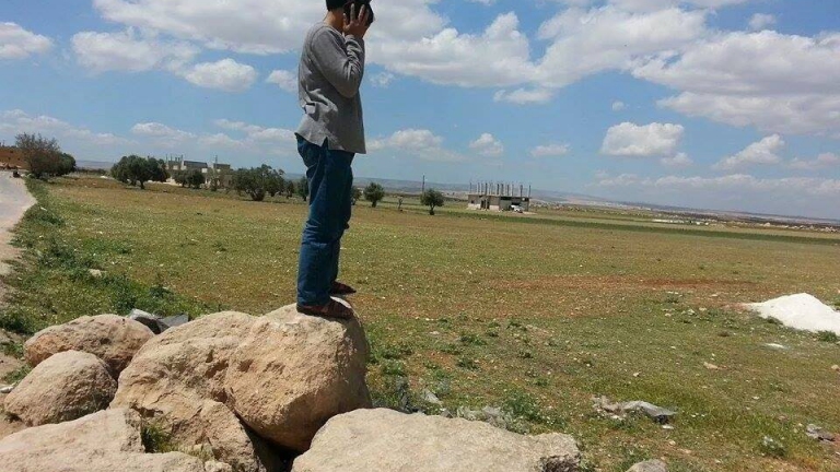 الصخرة التي نجت من انقطاع الاتصالات في إدلب!