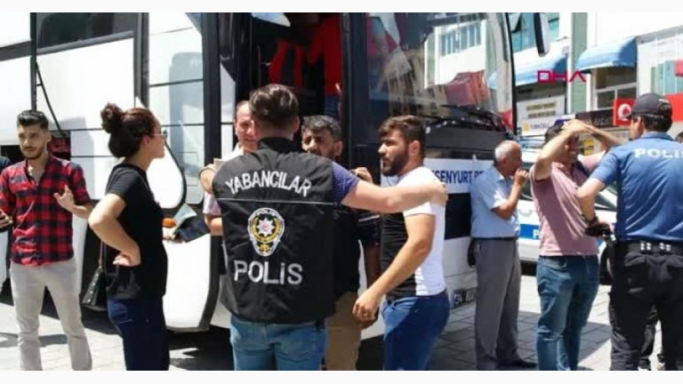 السلطات التركية ترحّل عشرات السوريين... ما الأسباب!