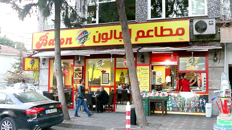 السوريون في تركيا يشعلون 