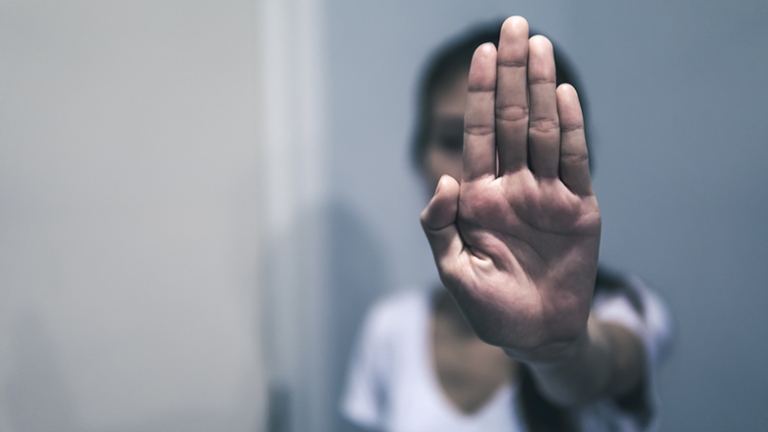 التحرش مرض ليس طبيعياً.. كيف يمكن إيقافه؟