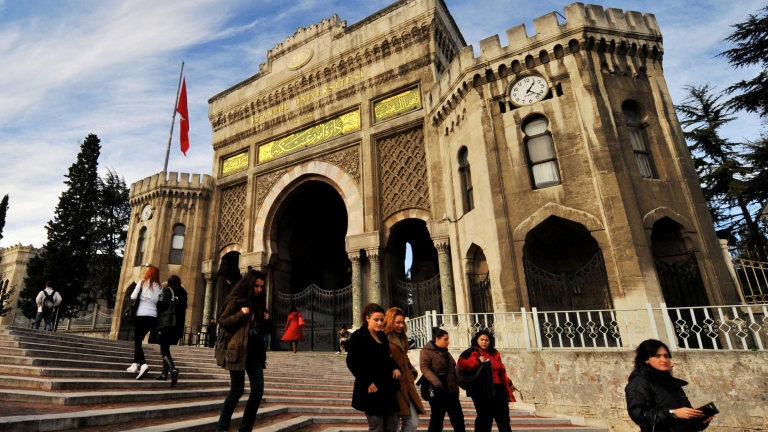 الطلاب السوريون في مختبر المدارس المهنية التركية!