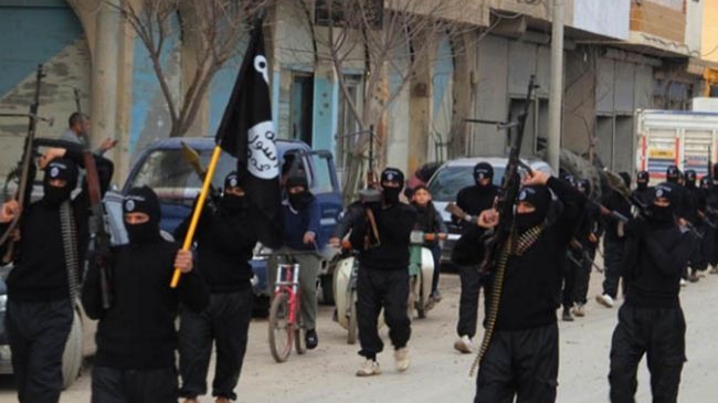 أنباء عن انسحاب قادة داعش من الرقة 