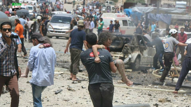 انفجار مفخخة يوقعُ قتلى وعشرات الجرحى وسطَ إدلب