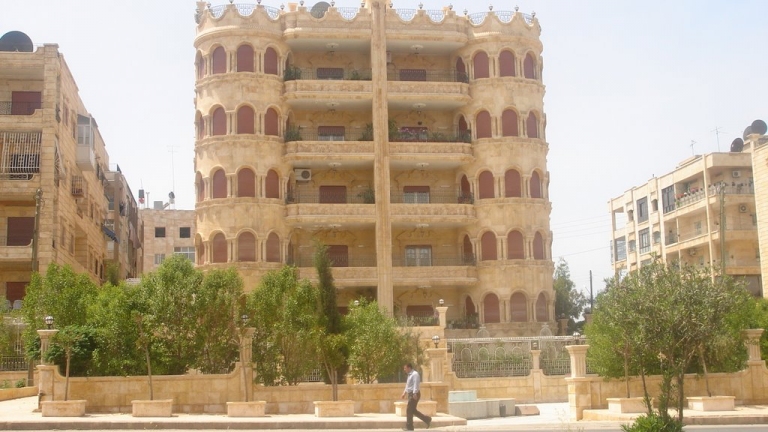 انتحار شابة من الطابق السادس بحلب لأسباب مجهولة (بالفيديو)