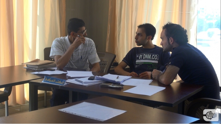 أربعون جامعياً لاستطلاع آراء السوريين 