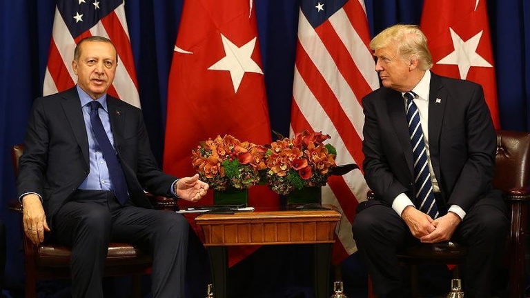 أردوغان وترامب يبحثان هاتفياً آخر التطورات في سوريا