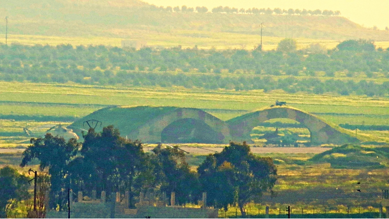 استهداف مطار حماة العسكري بأربعة صواريخ غراد
