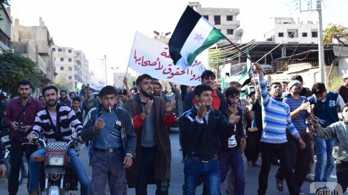 استمرار الاحتجاجات ضد فصائل الغوطة.. وقصف مواقع لـ