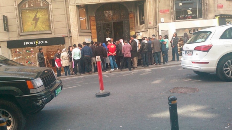 بعد الاعتداء على مُعارض.. الشرطة التركية تدخل القنصلية السورية بإسطنبول 
