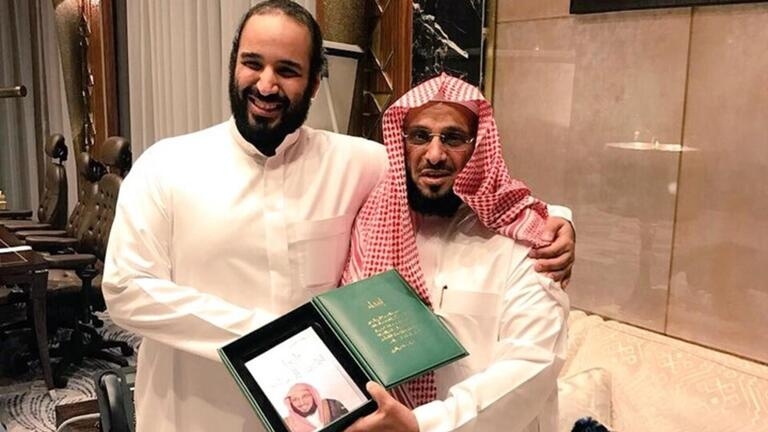 بعد إساءته للاجئين في تركيا… عائض القرني يثير موجة من الجدل