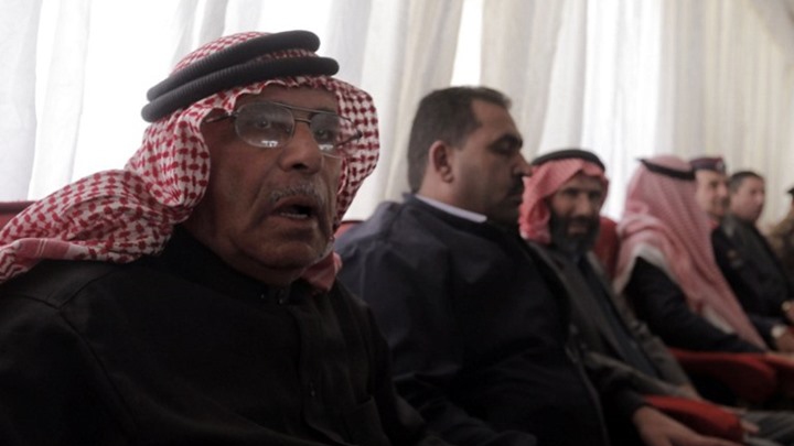 بالفيديو: والد الطيار الأردني يسحب اتهامه للإمارات باسقاط طائرة ابنه