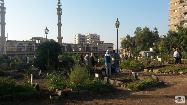 بالصور: روزنة ترصد أولى ساعات العيد في حي الوعر المحاصر