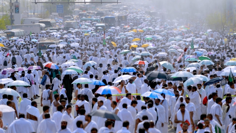بدء أول مناسك الحج.. والعيد يوم الجمعة