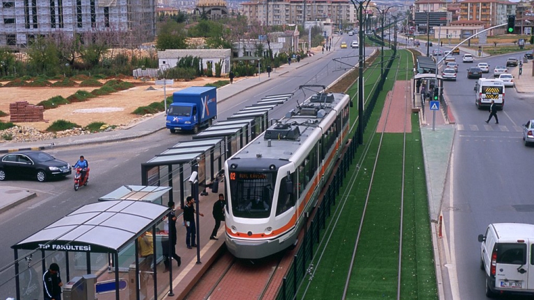بلدية غازي عنتاب تختار موقع إنشاء الجامعة المخصصة لاستعياب الطلبة السوريين 