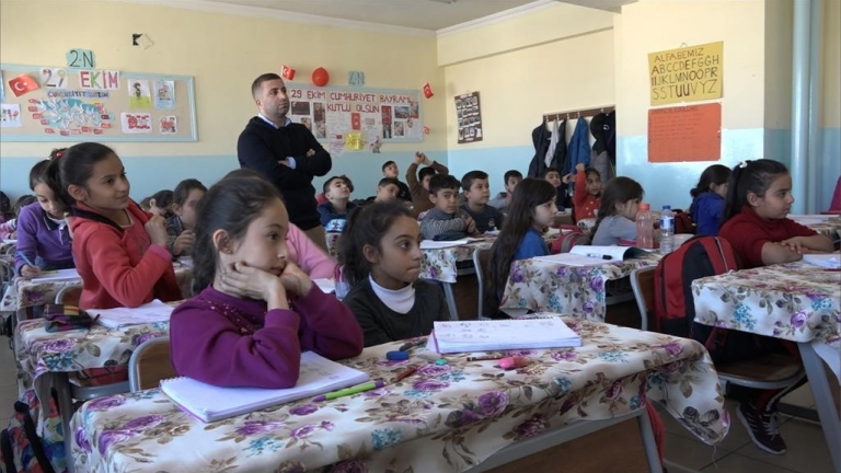 بشرى سارّة للمعلمين السوريين في تركيا... ما هي؟